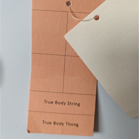 True&Co NWT 2 Pair Low Rise Seamless Invisible Line Thongs M Dulce Panties - Picture 8 of 9